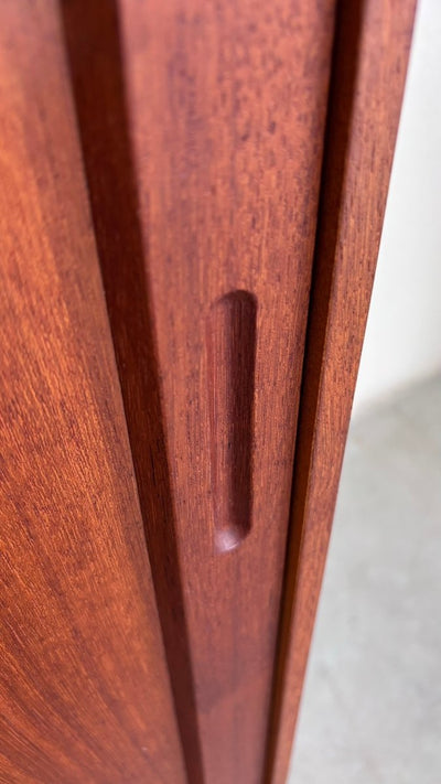 
                  
                    Vintage sideboard schuifdeuren teak - LOUI.STORE
                  
                