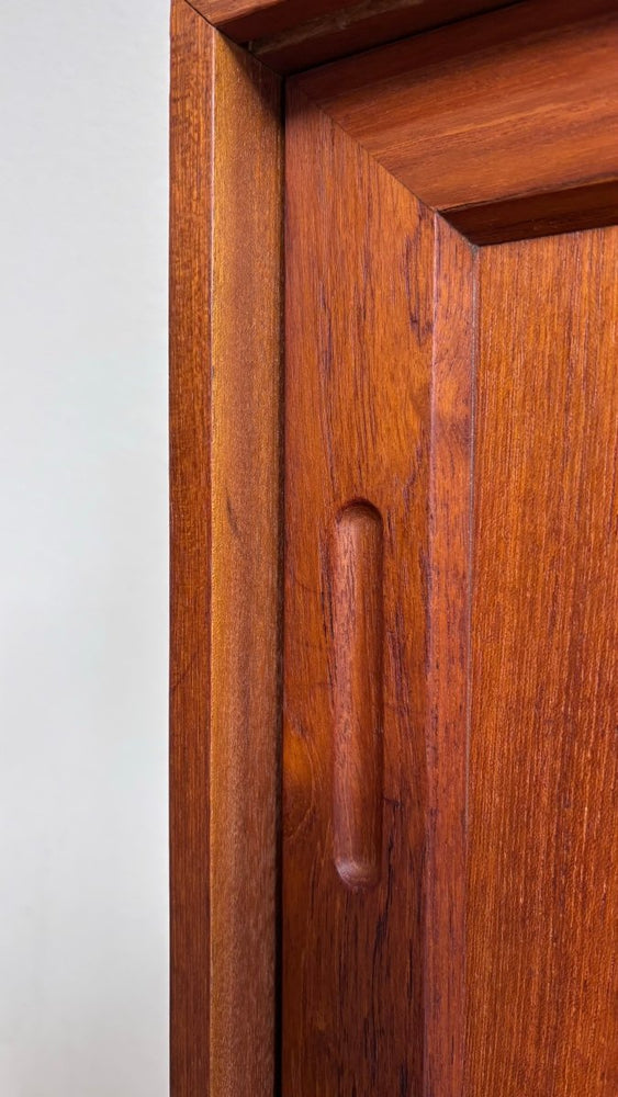 
                  
                    Vintage sideboard schuifdeuren teak - LOUI.STORE
                  
                
