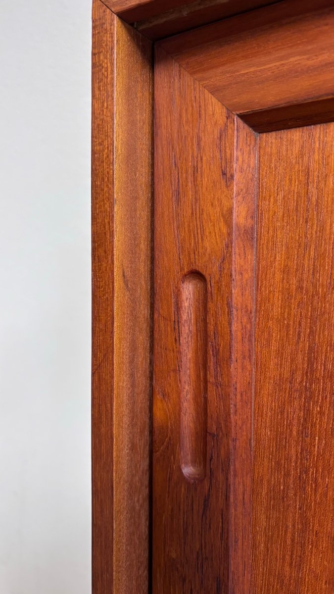 
                  
                    Vintage sideboard schuifdeuren teak - LOUI.STORE
                  
                