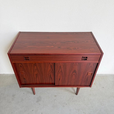
                  
                    Vintage sideboard schuifdeurtjes en lade palissander - LOUI
                  
                