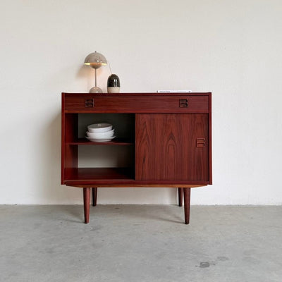 
                  
                    Vintage sideboard schuifdeurtjes en lade palissander - LOUI
                  
                