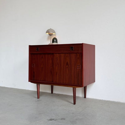 
                  
                    Vintage sideboard schuifdeurtjes en lade palissander - LOUI
                  
                