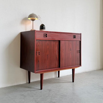 
                  
                    Vintage sideboard schuifdeurtjes en lade palissander - LOUI
                  
                