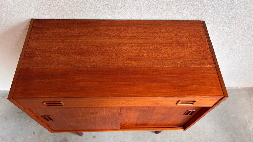 
                  
                    Vintage sideboard schuifdeurtjes - LOUI.STORE
                  
                