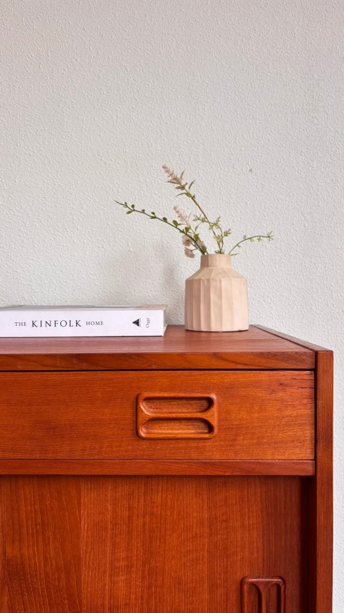 
                  
                    Vintage sideboard schuifdeurtjes - LOUI.STORE
                  
                