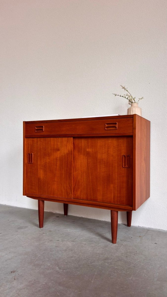 
                  
                    Vintage sideboard schuifdeurtjes - LOUI.STORE
                  
                