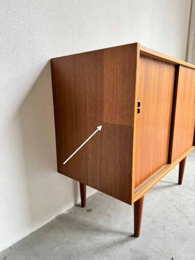 
                  
                    Vintage sideboard schuifdeurtjes teak - LOUI
                  
                