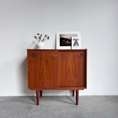 Vintage sideboard schuifdeurtjes teak - LOUI.STORE