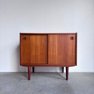 
                  
                    Vintage sideboard schuifdeurtjes teak - LOUI.STORE
                  
                