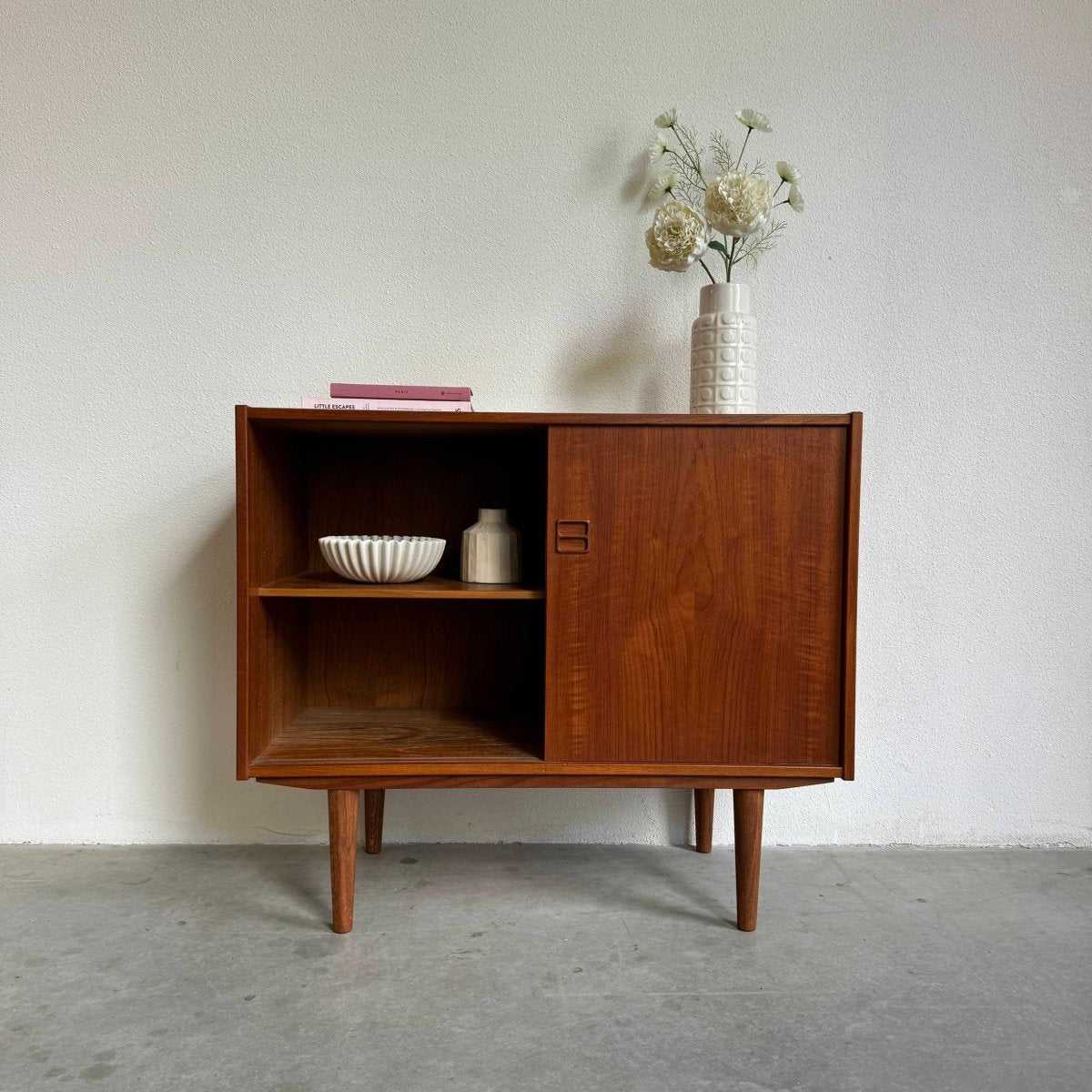 Vintage sideboard schuifdeurtjes teak - LOUI.STORE