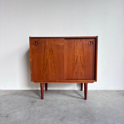 
                  
                    Vintage sideboard schuifdeurtjes teak - LOUI.STORE
                  
                