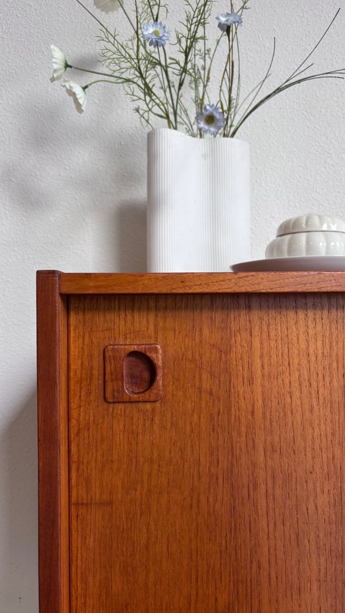 
                  
                    Vintage sideboard schuifdeurtjes teak - LOUI.STORE
                  
                