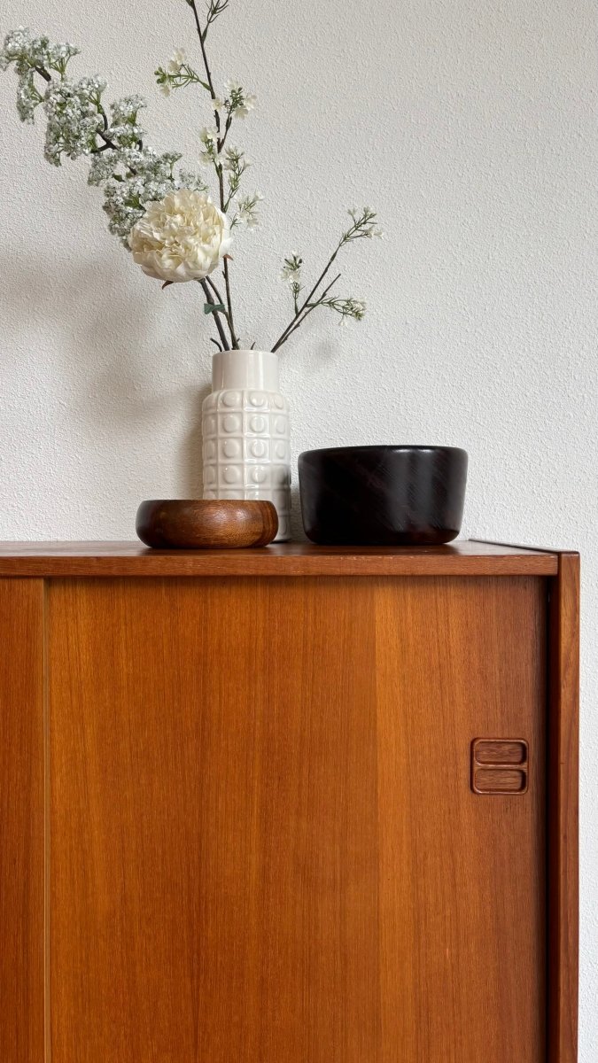 
                  
                    Vintage sideboard schuifdeurtjes teak - LOUI.STORE
                  
                