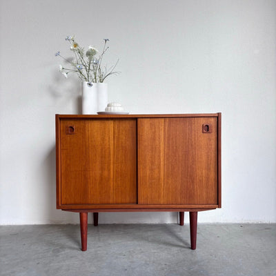 Vintage sideboard schuifdeurtjes teak - LOUI.STORE