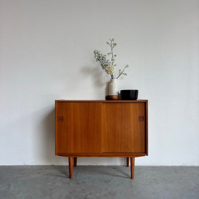 Vintage sideboard schuifdeurtjes teak - LOUI.STORE