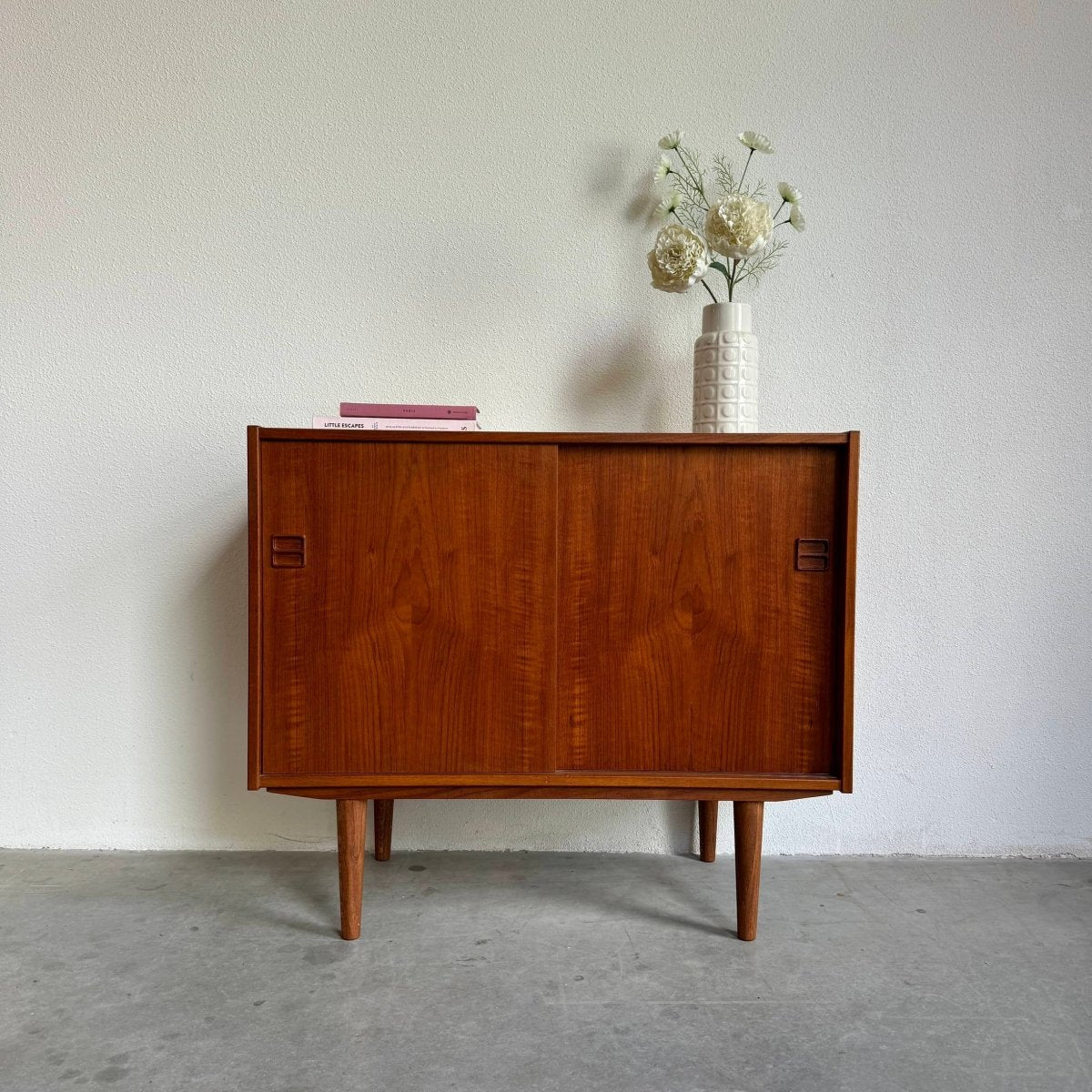 Vintage sideboard schuifdeurtjes teak - LOUI.STORE