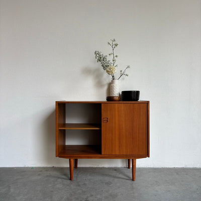 
                  
                    Vintage sideboard schuifdeurtjes teak - LOUI.STORE
                  
                