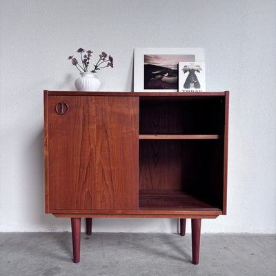 
                  
                    Vintage sideboard schuifdeurtjes teak - LOUI.STORE
                  
                