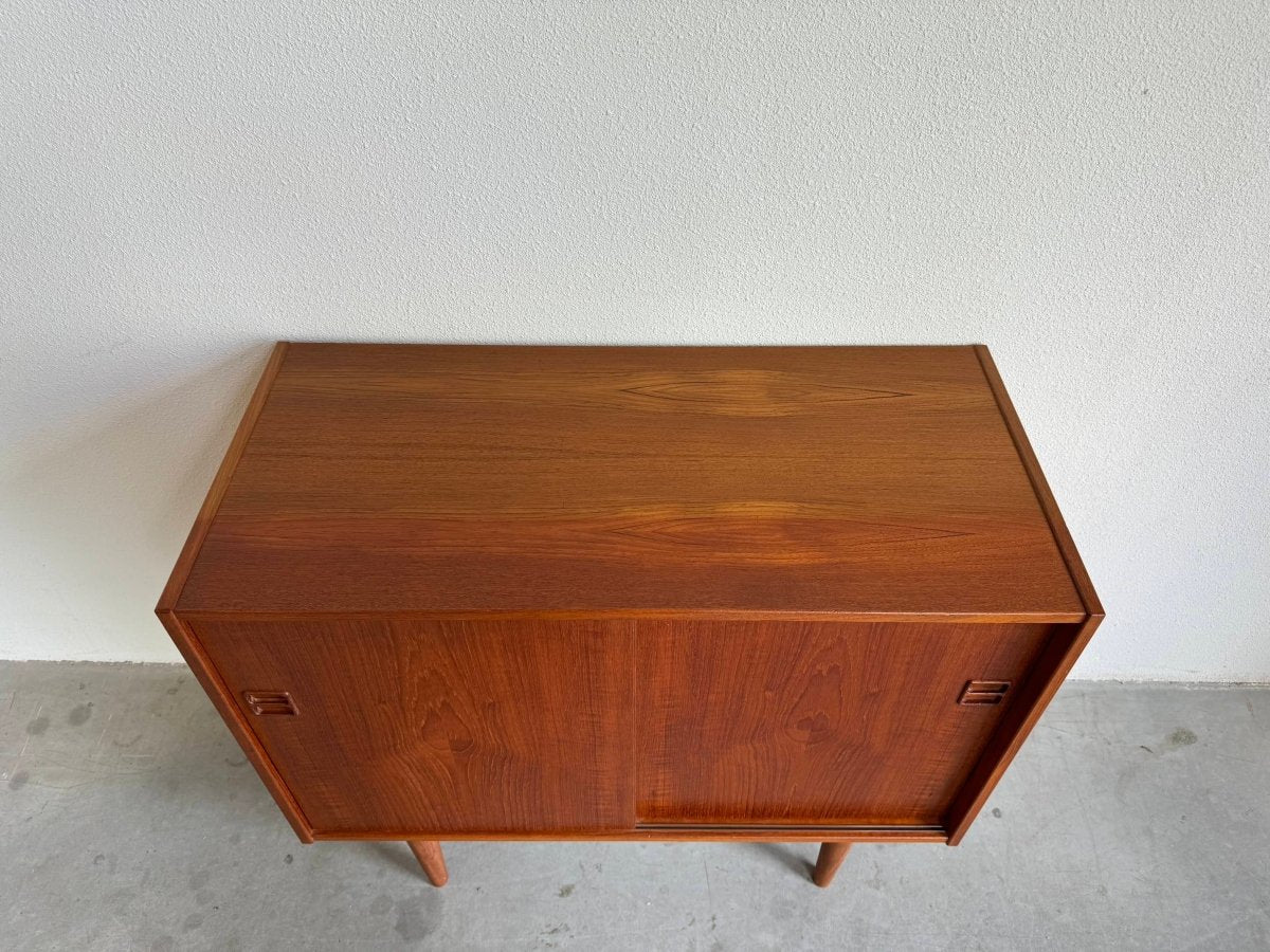
                  
                    Vintage sideboard schuifdeurtjes teak - LOUI.STORE
                  
                