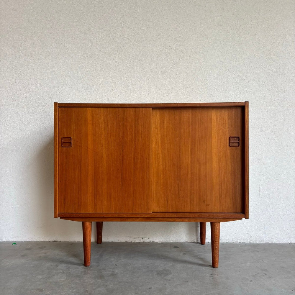 
                  
                    Vintage sideboard schuifdeurtjes teak - LOUI.STORE
                  
                