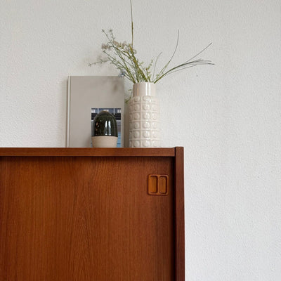 
                  
                    Vintage sideboard schuifdeurtjes vierkant handvat - LOUI
                  
                