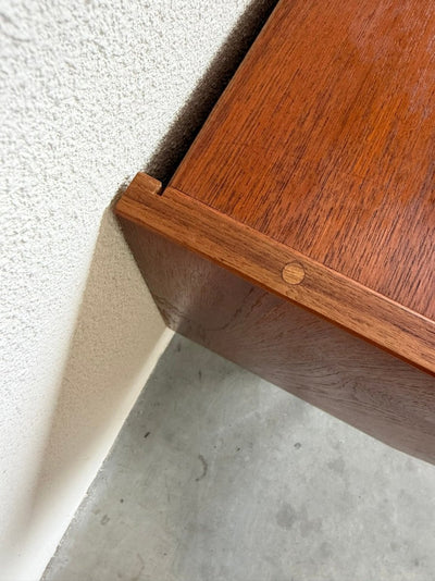 
                  
                    Vintage sideboard schuifdeurtjes vierkant handvat - LOUI
                  
                