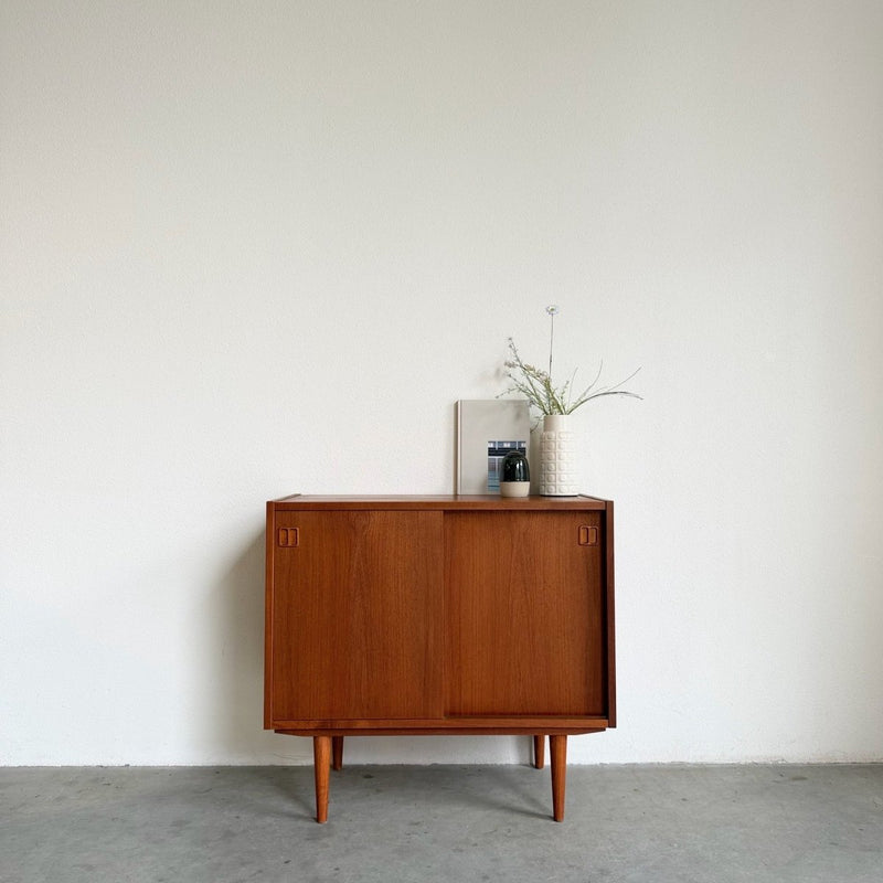 Vintage sideboard schuifdeurtjes vierkant handvat - LOUI