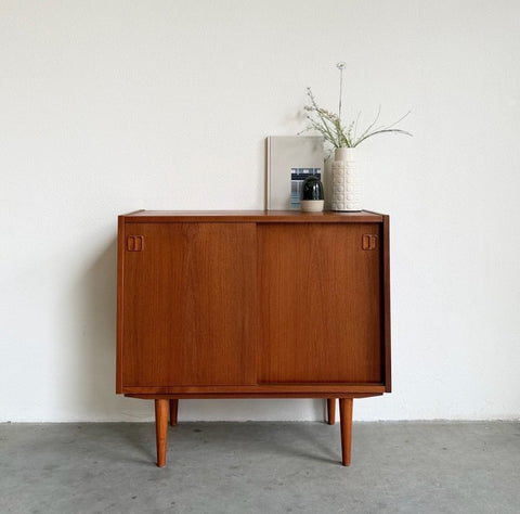 Vintage sideboard schuifdeurtjes vierkant handvat - LOUI
