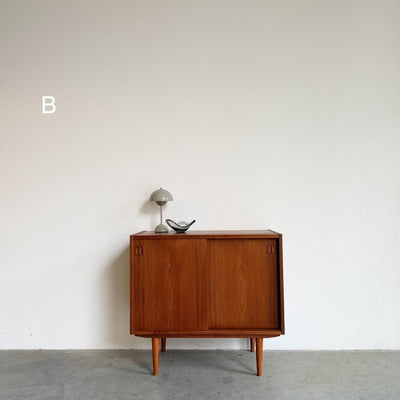 
                  
                    Vintage sideboard schuifdeurtjes vierkant handvat - LOUI
                  
                