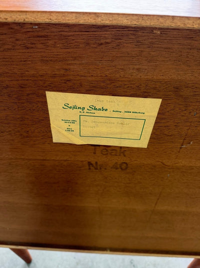 
                  
                    Vintage sideboard schuifdeurtjes vierkant handvat - LOUI
                  
                