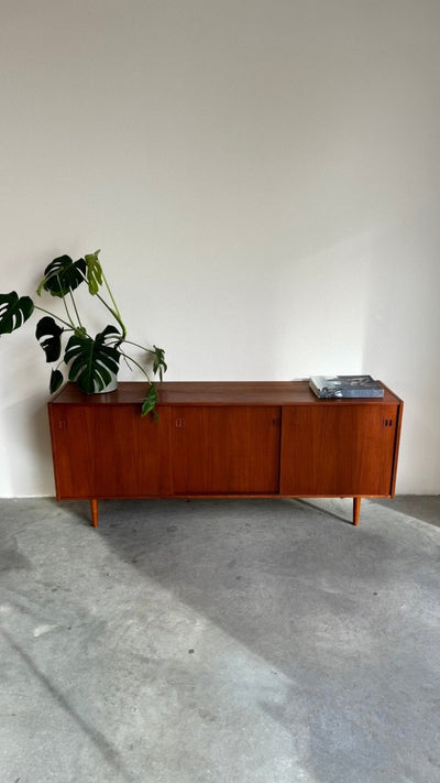 
                  
                    Vintage sideboard teak 3 schuifdeuren - LOUI.STORE
                  
                