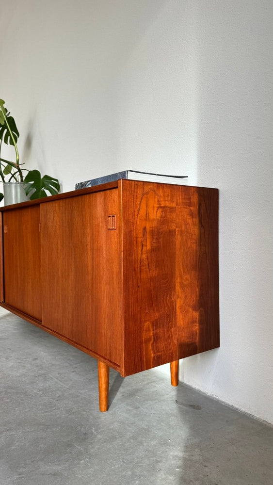 
                  
                    Vintage sideboard teak 3 schuifdeuren - LOUI.STORE
                  
                