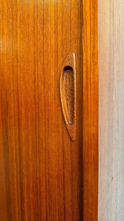 
                  
                    Vintage sideboard teak 4 schuifdeuren - LOUI.STORE
                  
                