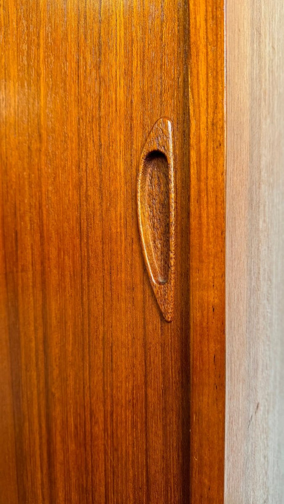 
                  
                    Vintage sideboard teak 4 schuifdeuren - LOUI.STORE
                  
                