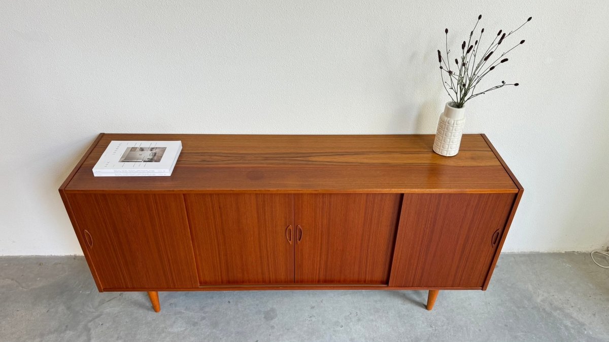 
                  
                    Vintage sideboard teak 4 schuifdeuren - LOUI.STORE
                  
                