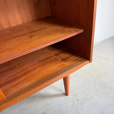 
                  
                    Vintage sideboard teak lange greep - LOUI
                  
                