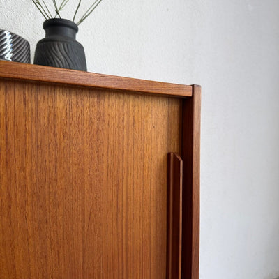 
                  
                    Vintage sideboard teak lange greep - LOUI
                  
                