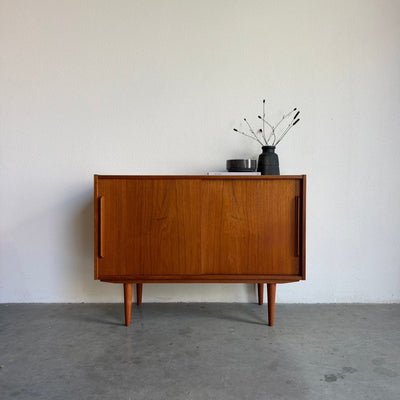 
                  
                    Vintage sideboard teak lange greep - LOUI
                  
                