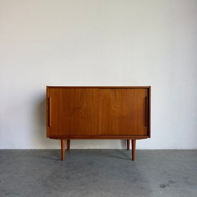 
                  
                    Vintage sideboard teak lange greep - LOUI
                  
                
