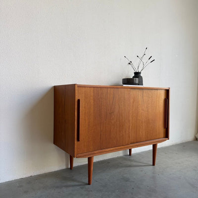 
                  
                    Vintage sideboard teak lange greep - LOUI
                  
                