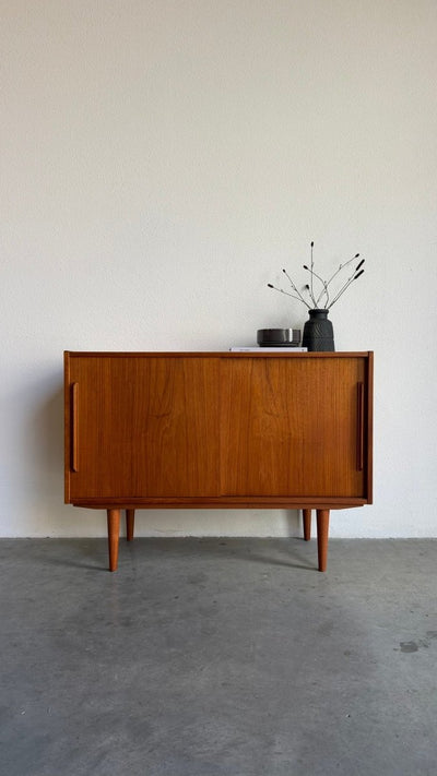 
                  
                    Vintage sideboard teak lange greep - LOUI
                  
                