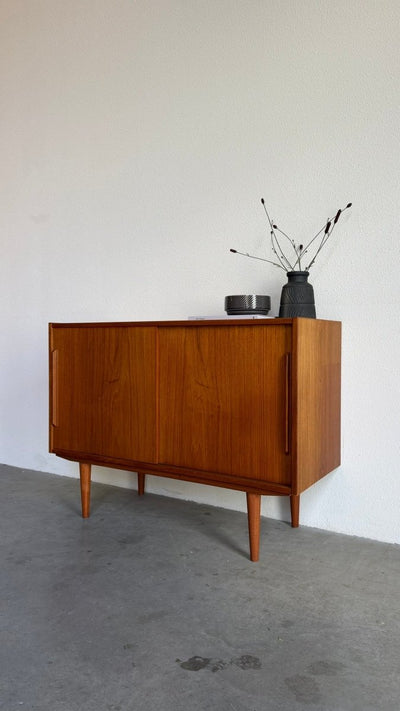 
                  
                    Vintage sideboard teak lange greep - LOUI
                  
                