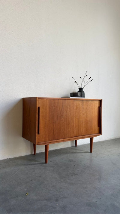 
                  
                    Vintage sideboard teak lange greep - LOUI
                  
                