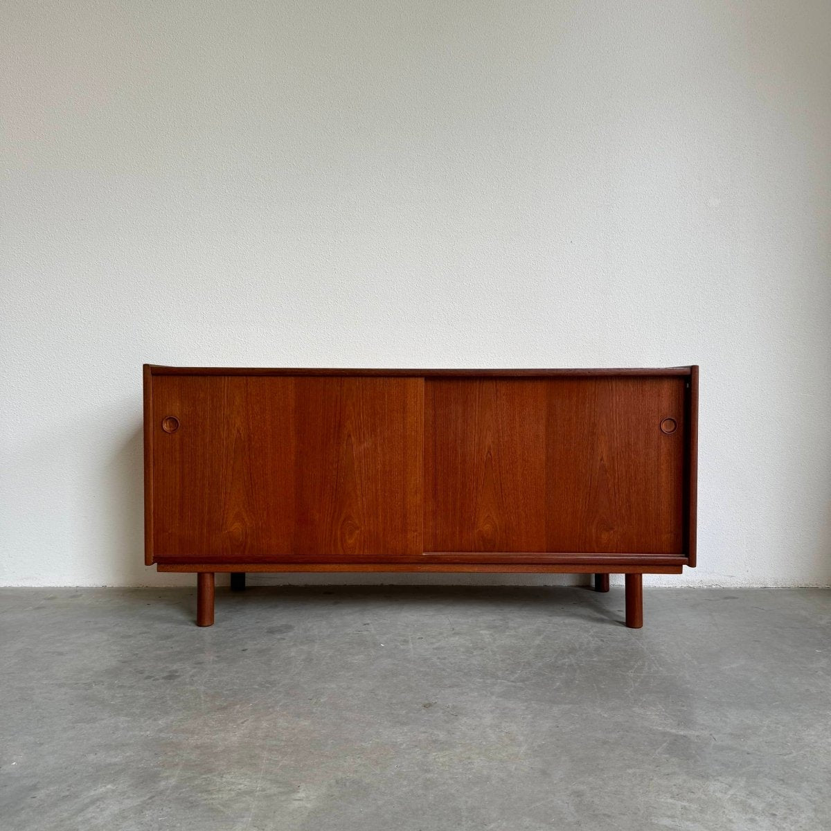 
                  
                    Vintage sideboard teak - LOUI.STORE
                  
                