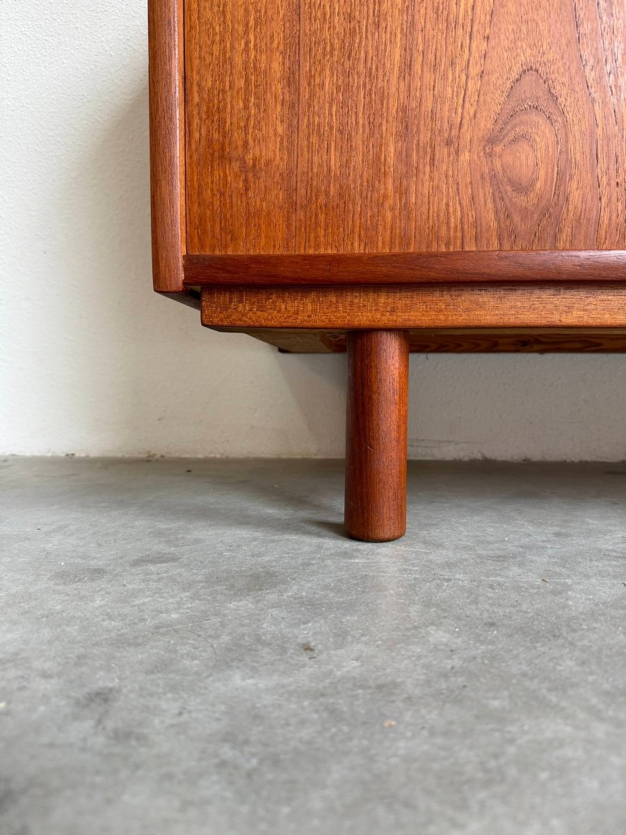 
                  
                    Vintage sideboard teak - LOUI.STORE
                  
                