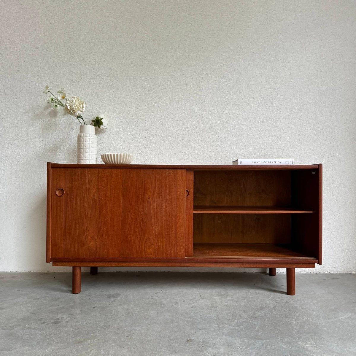 
                  
                    Vintage sideboard teak - LOUI.STORE
                  
                