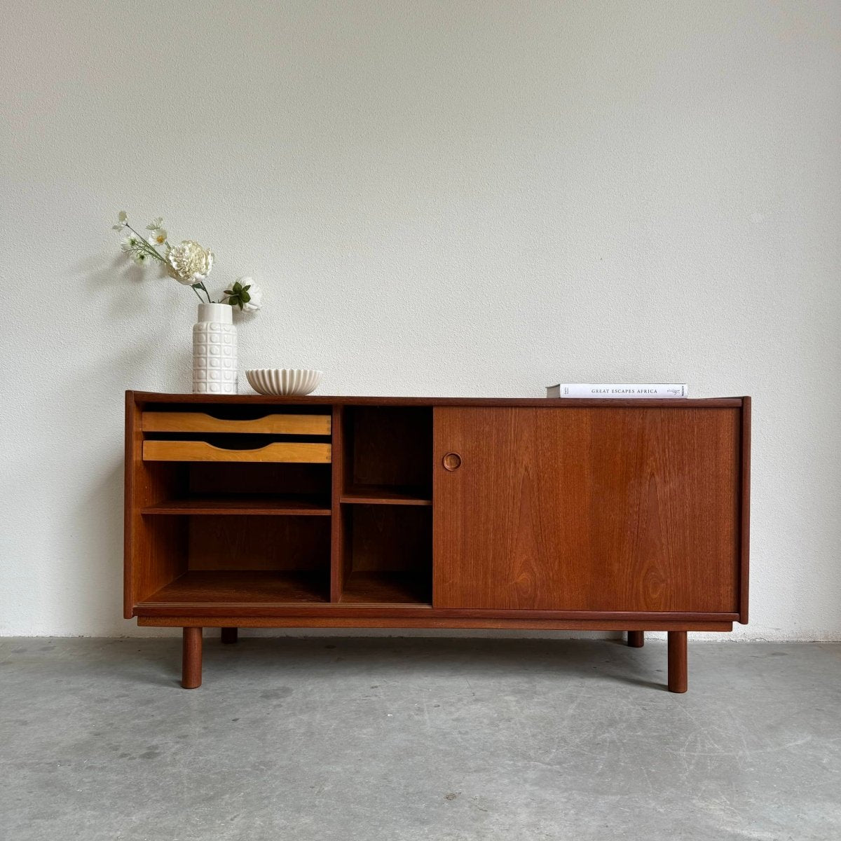 
                  
                    Vintage sideboard teak - LOUI.STORE
                  
                