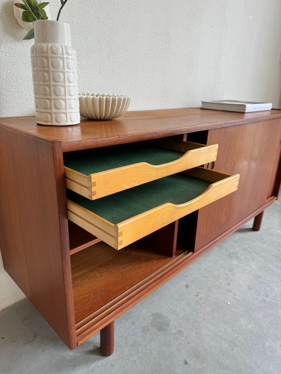 
                  
                    Vintage sideboard teak - LOUI.STORE
                  
                