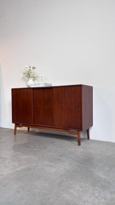 
                  
                    Vintage sideboard teak schuifdeuren - LOUI.STORE
                  
                