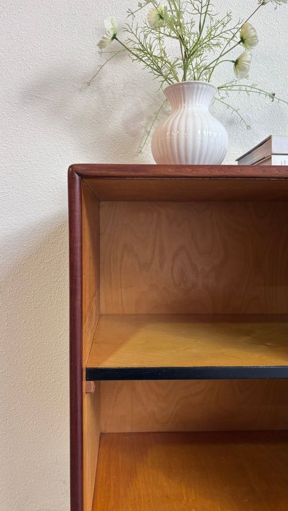 
                  
                    Vintage sideboard teak schuifdeuren - LOUI.STORE
                  
                